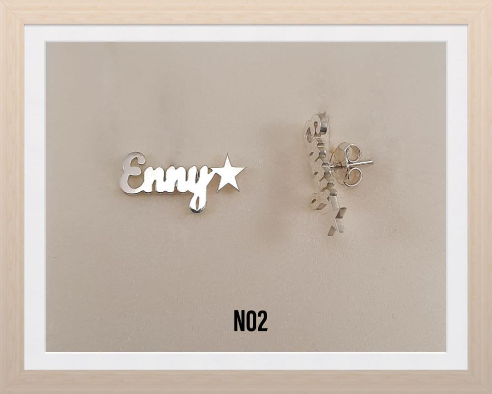 ARETES CON NOMBRE